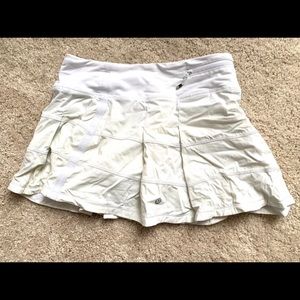 Lululemon Ladies White Tennis Skirt (S)